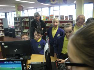P7 Classes visit the Enniskillen Library